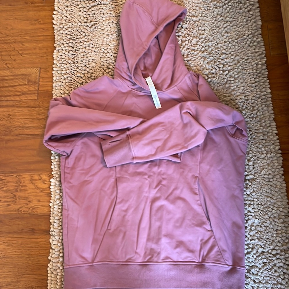 Lululemon athletic pull over brand new